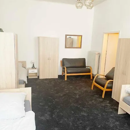 Spacious 4 In Apartment